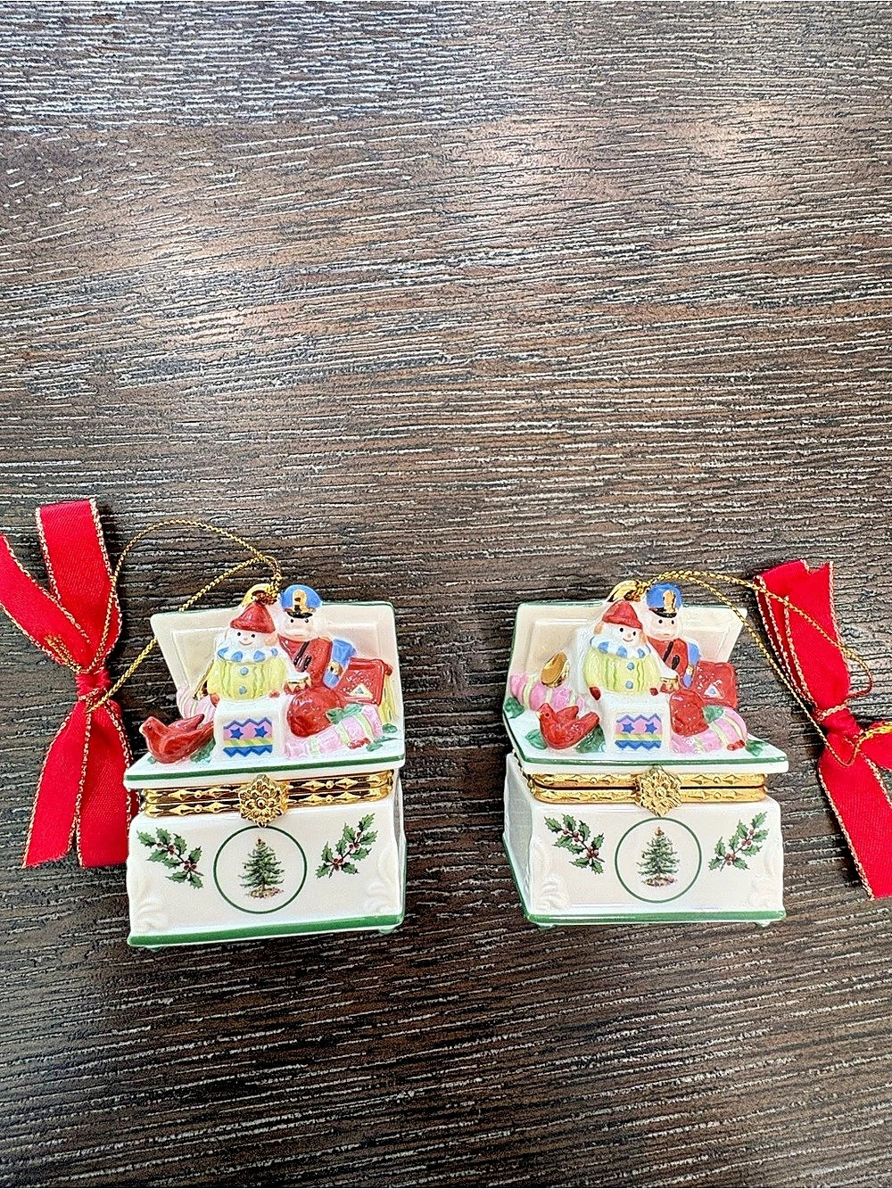 Retired Spode Toy Chest Hinged Box Christmas Ornament White & Red